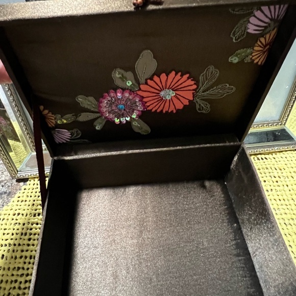 Vintage Beaded storage Box. - Picture 7 of 12